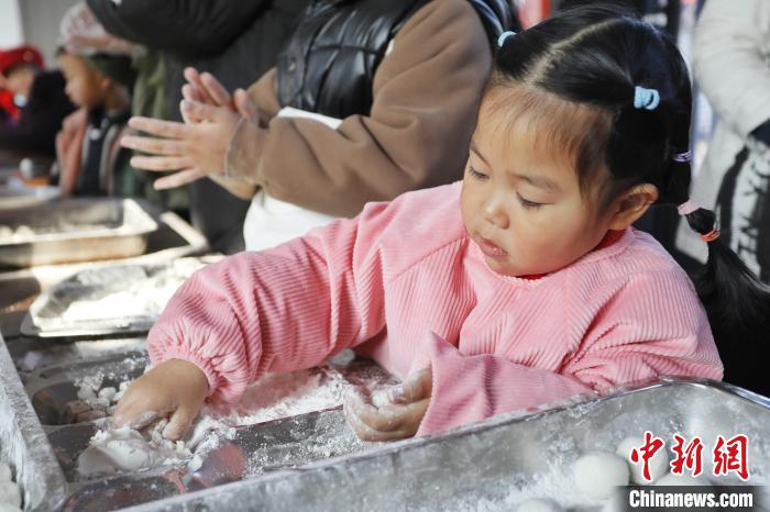 （新春走基层）山东多彩非遗民俗“花式”闹元宵 第 6 张